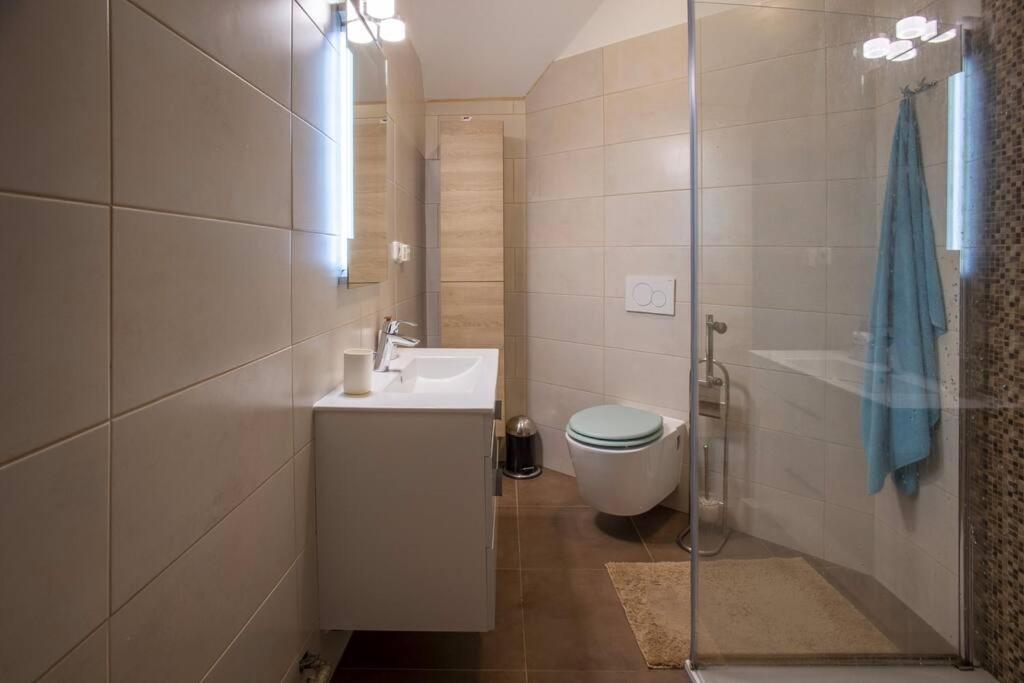 7 Bedroom Secluded Villa Close To Prague Ricany  Ngoại thất bức ảnh
