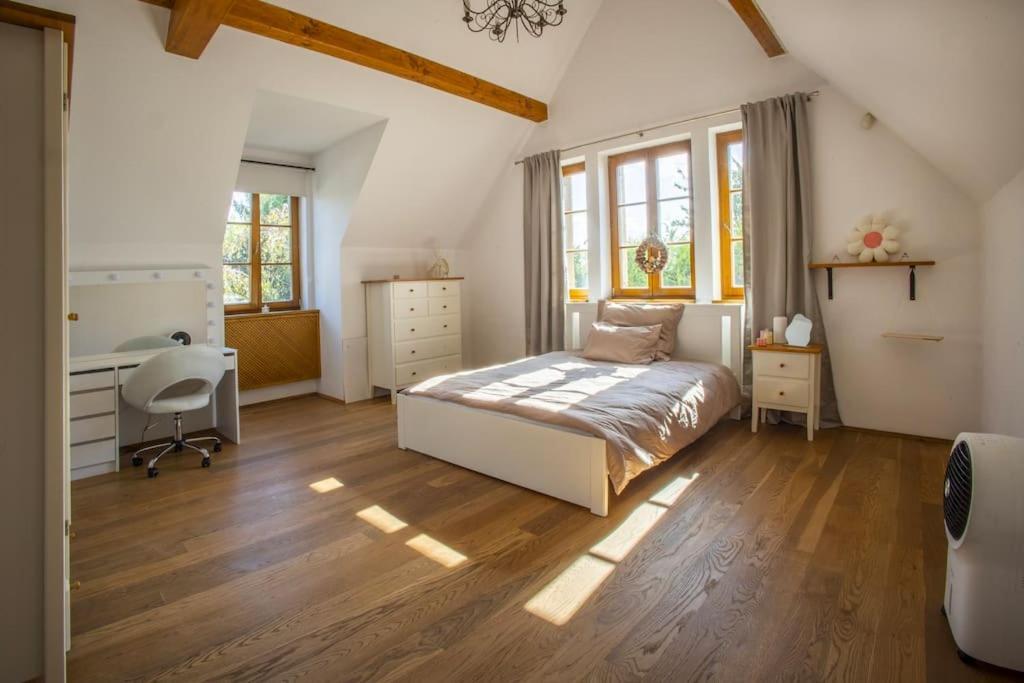 7 Bedroom Secluded Villa Close To Prague Ricany  Ngoại thất bức ảnh